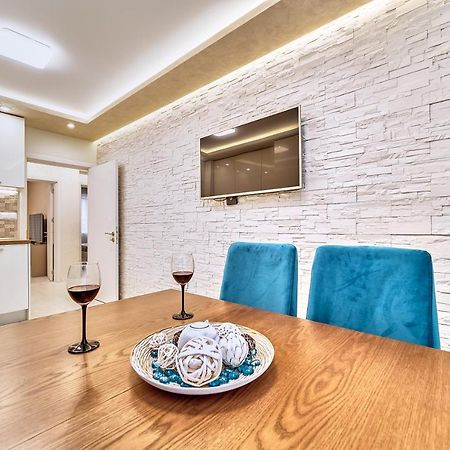 Апартамент S Apart Warna Exterior foto