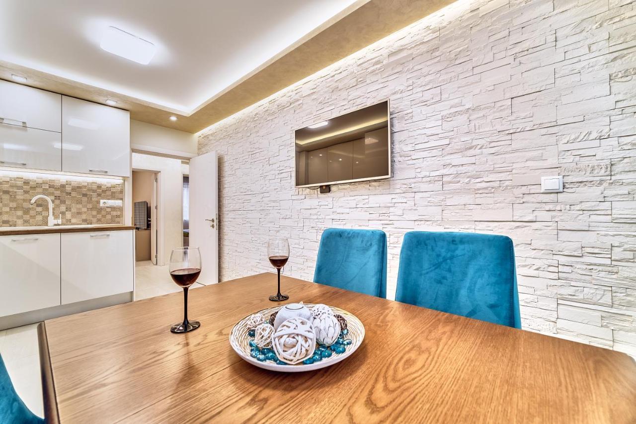 Апартамент S Apart Warna Exterior foto