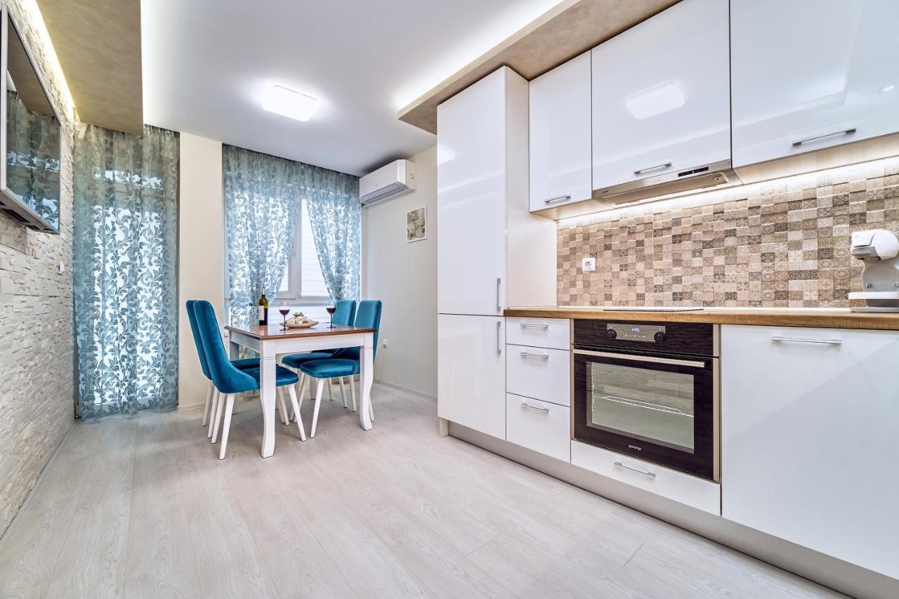 Апартамент S Apart Warna Exterior foto