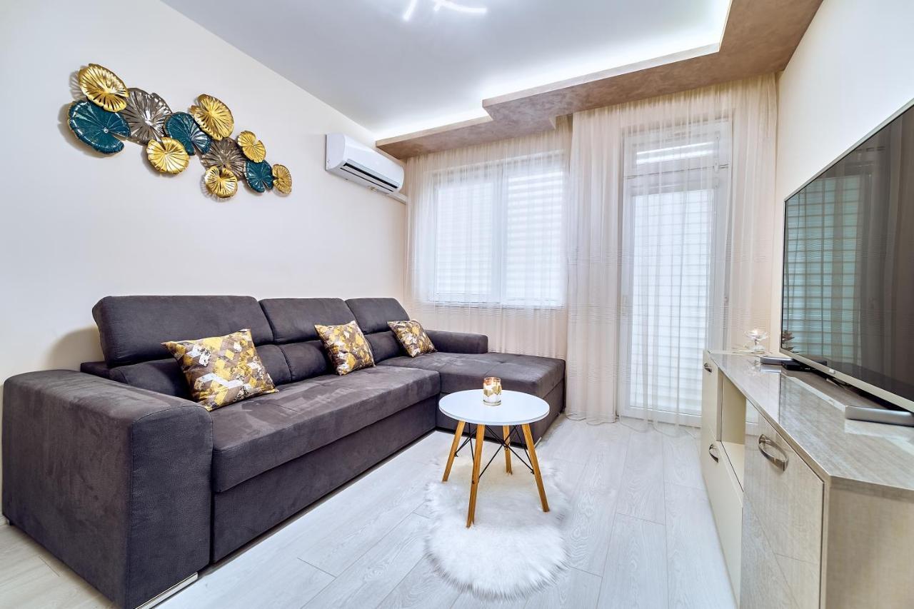 Апартамент S Apart Warna Exterior foto